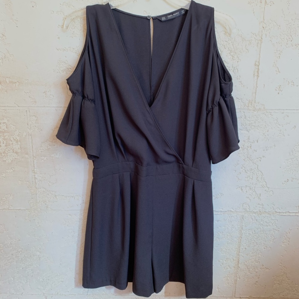 ZARA COLD SHOULDER Flutter Sleeve Short Romper BLK